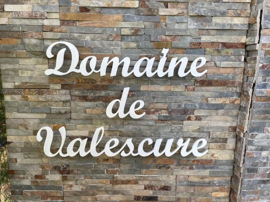 Bel Appartement Vue Sur Piscine 1 Chambre Fermee Et 1 Espace Cabine Saint-Raphael  Luaran gambar