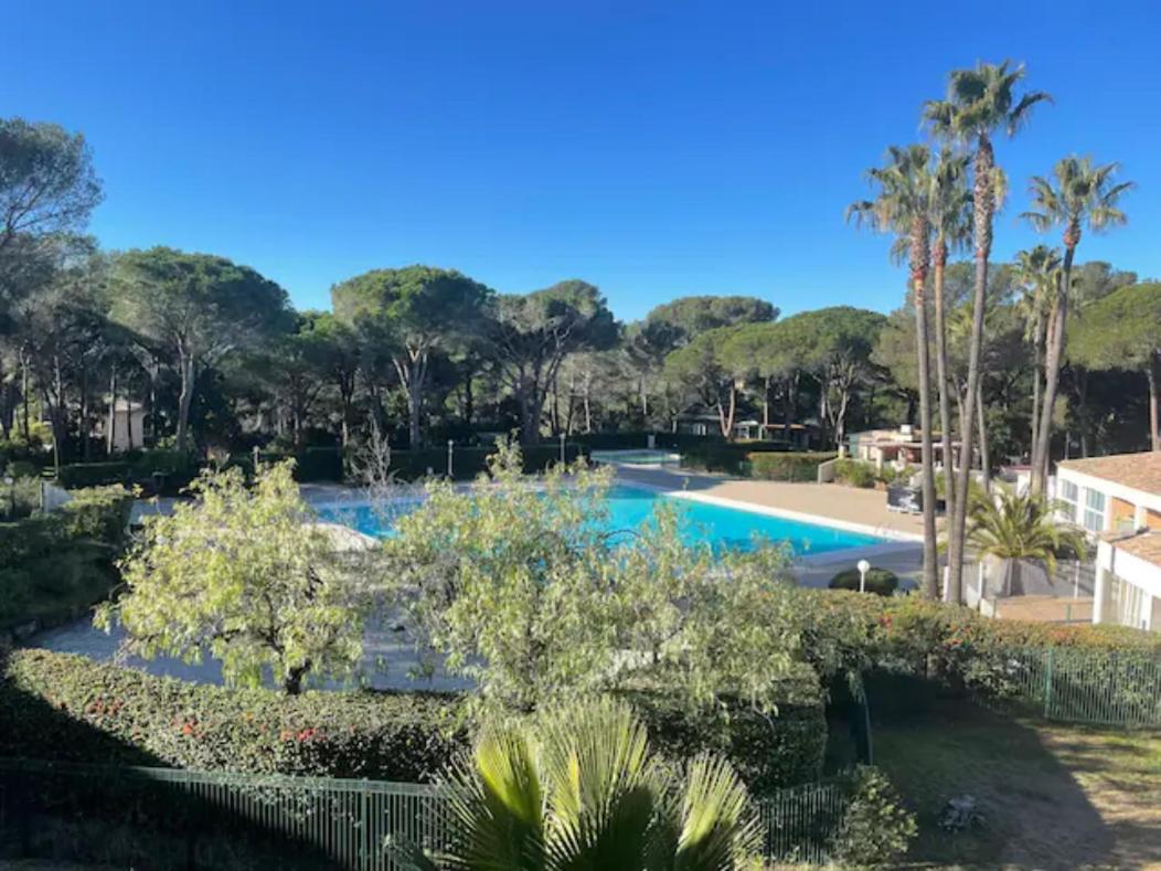 Bel Appartement Vue Sur Piscine 1 Chambre Fermee Et 1 Espace Cabine Saint-Raphael  Luaran gambar