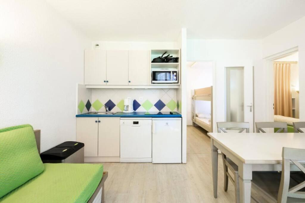 Bel Appartement Vue Sur Piscine 1 Chambre Fermee Et 1 Espace Cabine Saint-Raphael  Luaran gambar