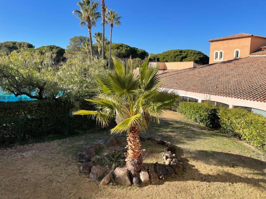 Bel Appartement Vue Sur Piscine 1 Chambre Fermee Et 1 Espace Cabine Saint-Raphael  Luaran gambar