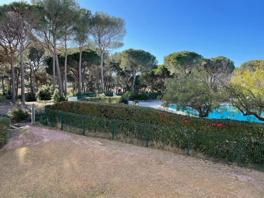 Bel Appartement Vue Sur Piscine 1 Chambre Fermee Et 1 Espace Cabine Saint-Raphael  Luaran gambar